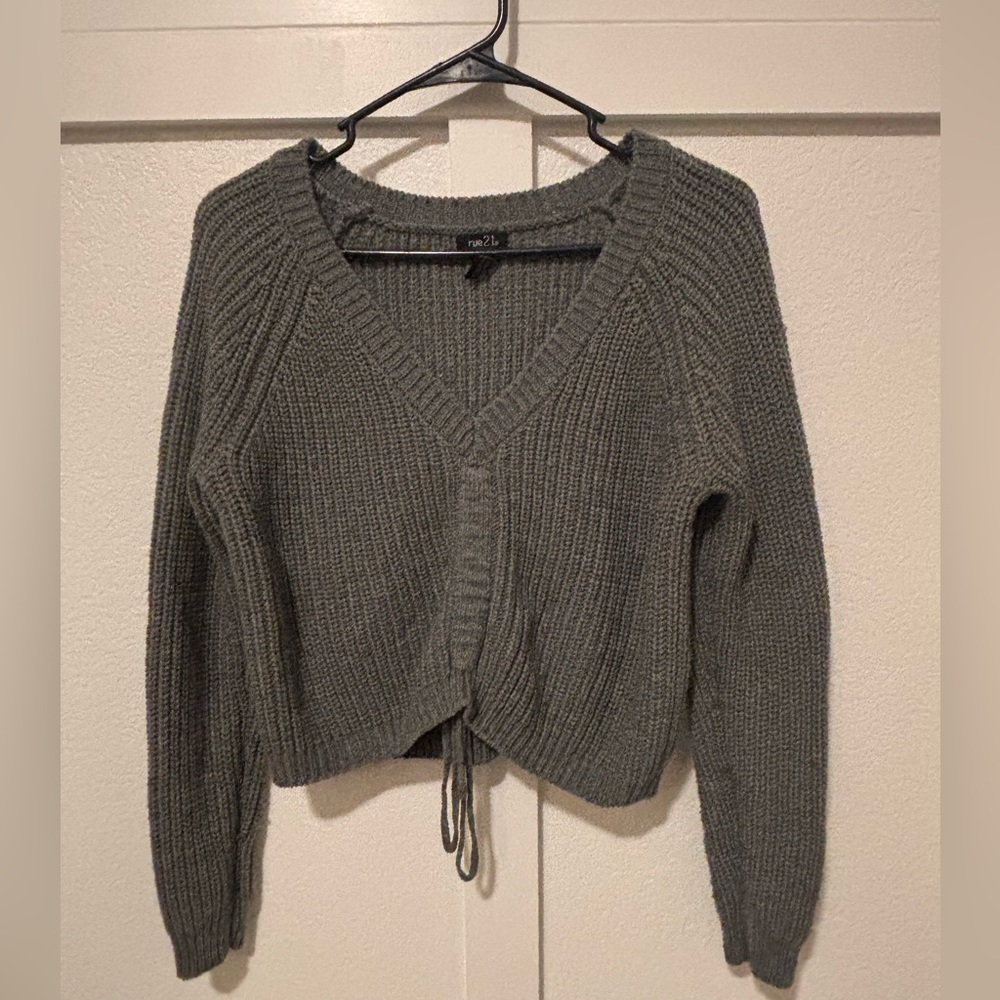 Rue 21 crop sweater In grey. Small